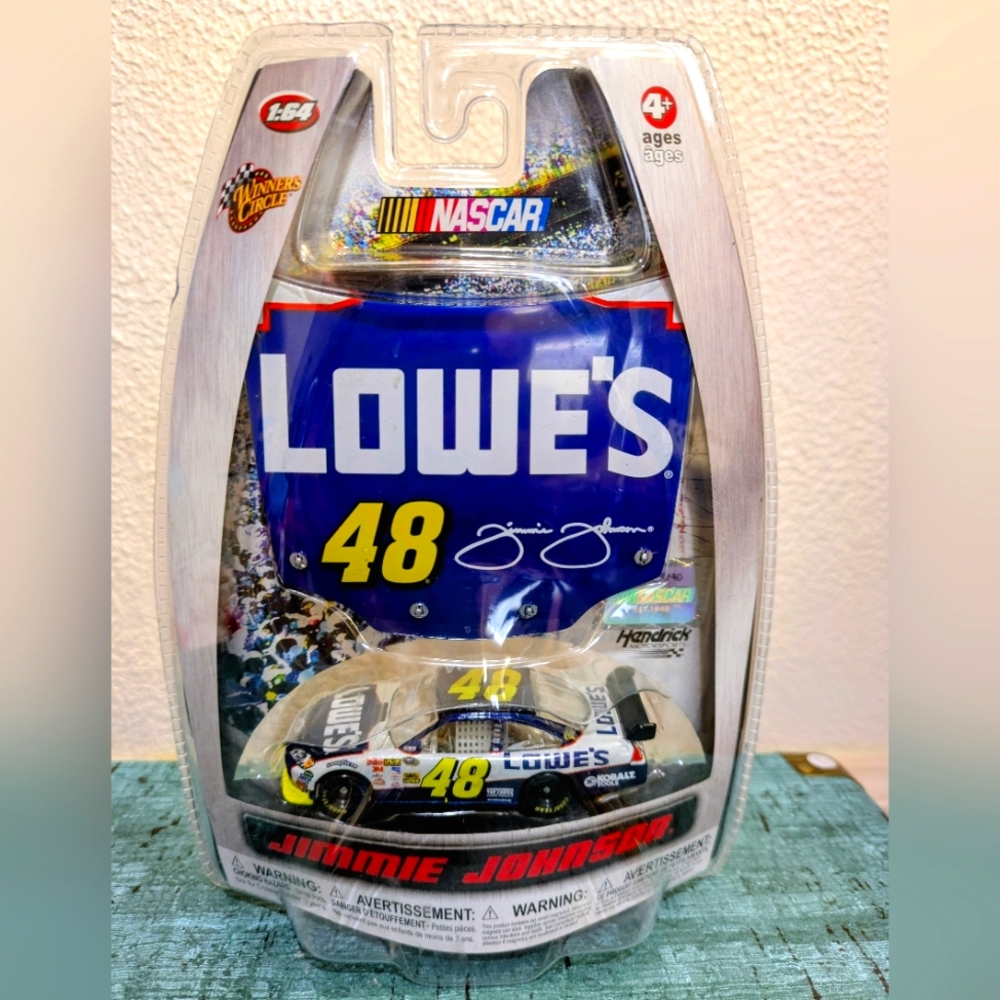2010 Winner's Circle #48 Jimmie Johnson 1:64 Scale Car & Hood Magnet